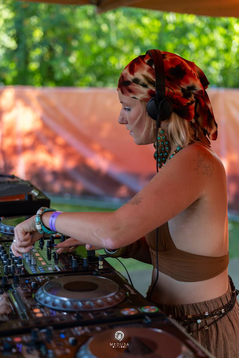 DJ behind the decks at Medusa Outdoor, closing edition